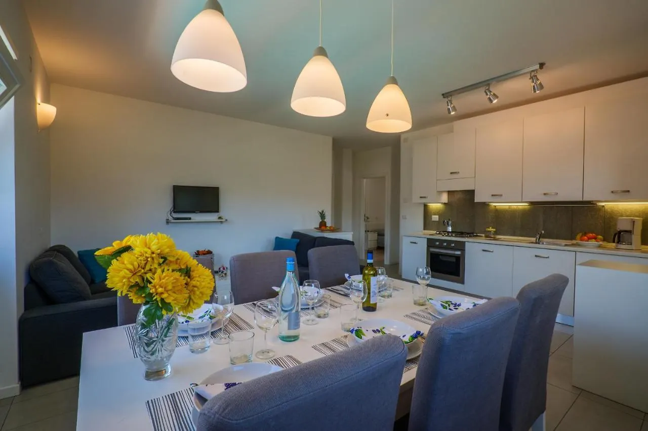 Residence Girasole Casa Rossa B Colico 0*,