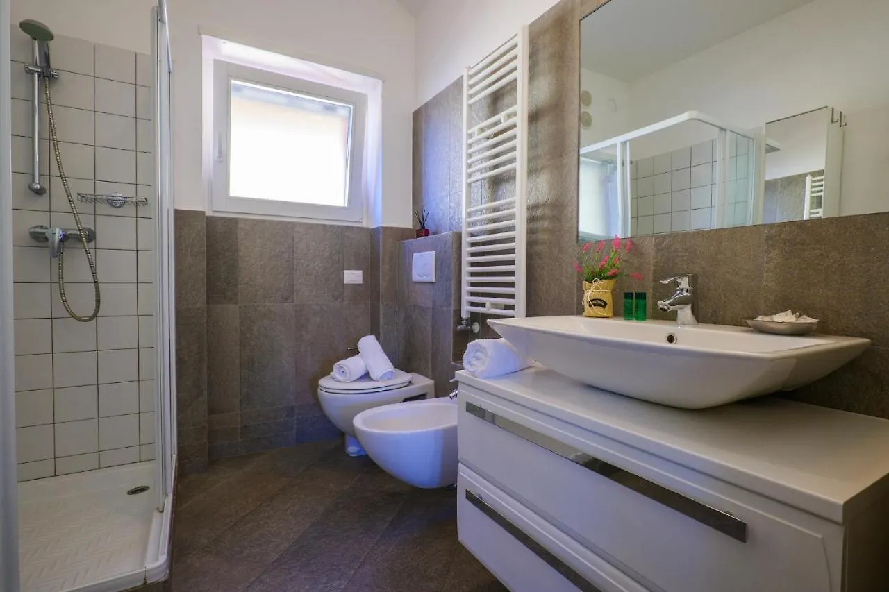 Residence Girasole Casa Rossa B Colico 0*,