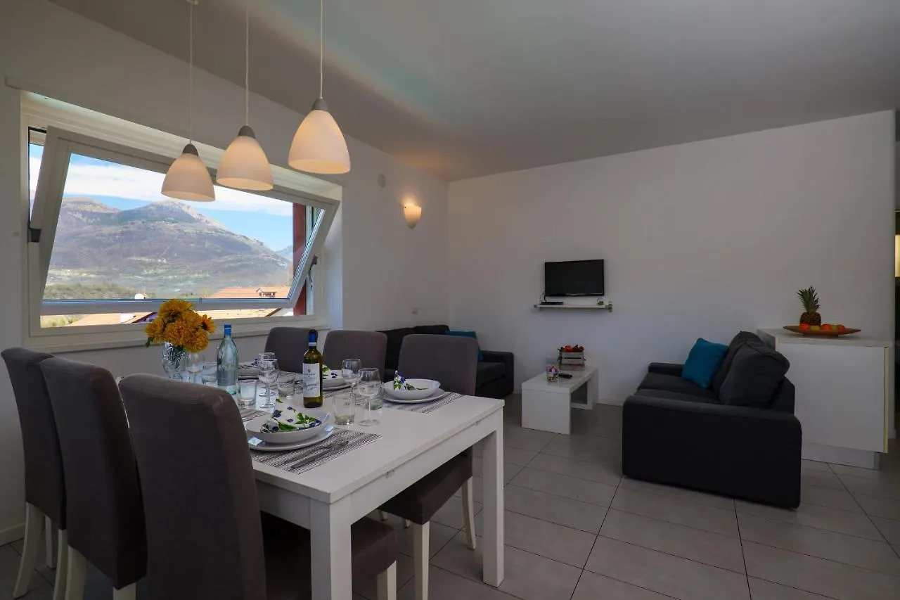 Aparthotel Residence Girasole Casa Rossa B Colico Italien