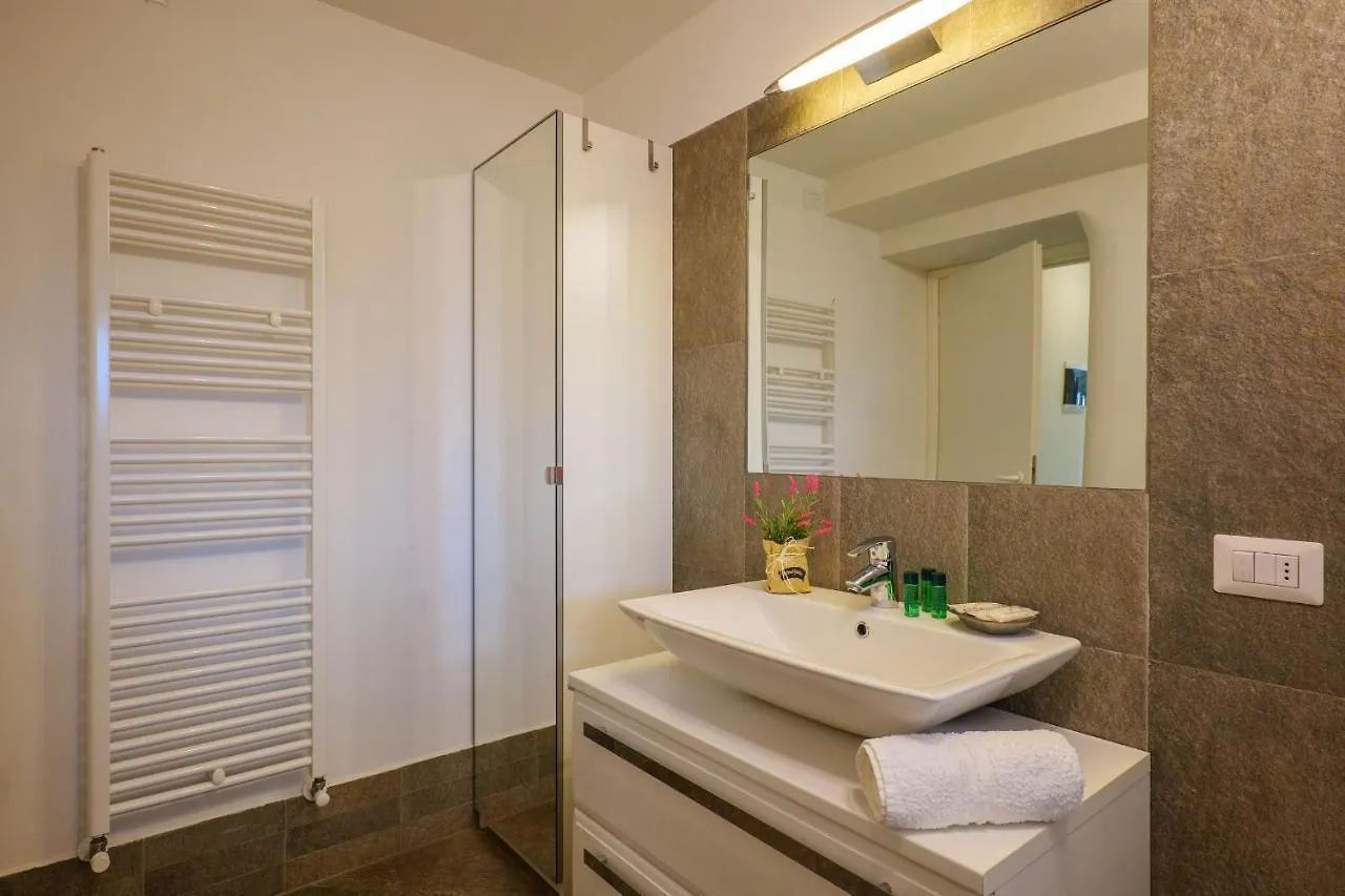 Aparthotel Residence Girasole Casa Rossa B Colico Italien